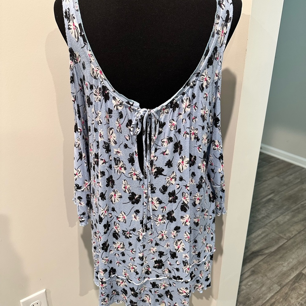 Torrid Cold Shoulder - Picture 2 of 7